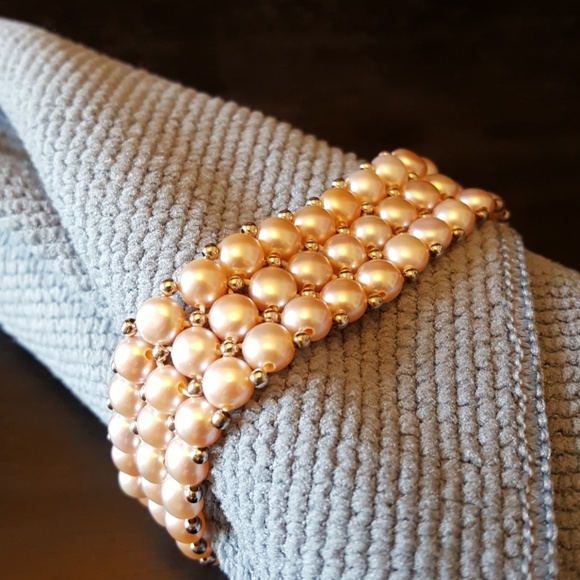Jewelry - Vintage freshwater pearl (small) stretch bracelet